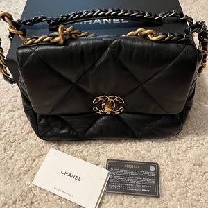 Chanel 19 medium Black
